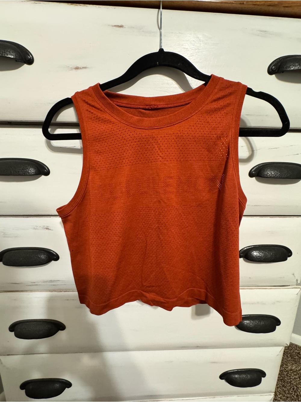 Lululemon Women's cropped tank - fits like a small